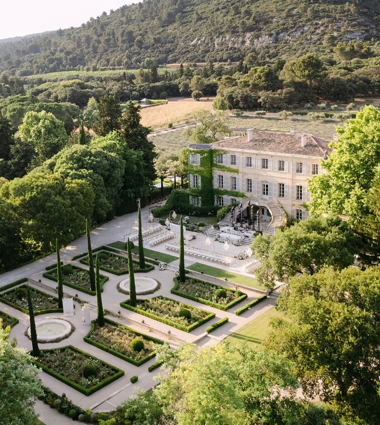 Domaine de réception avec jardins